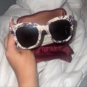 Authentic Gucci sunglasses never worn perfect condition